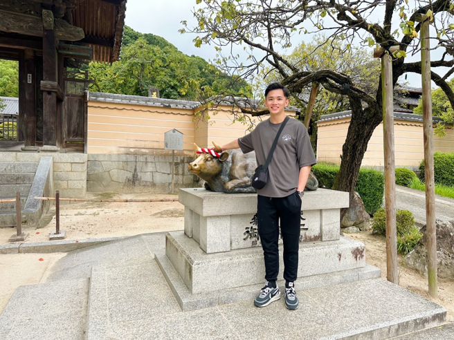 恋爱了！「台中焰火帅警」指挥交通爆红，「幸福塞车」本尊现身。(警方提供)