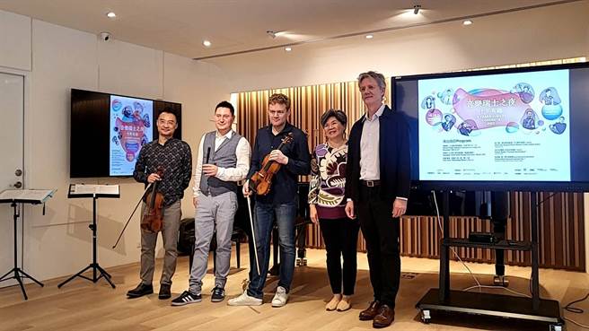  由旅瑞大提琴家简碧青与瑞士作曲家法比安．穆勒合创的「音乐瑞士之夜」，让台湾、瑞士的音乐家和观眾有更多交流机会。（李欣恬摄）