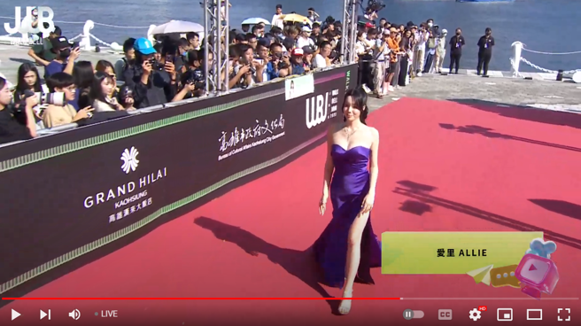 爱里穿性感礼服，上下皆露。（图／YT@走钟奖颁奖典礼）