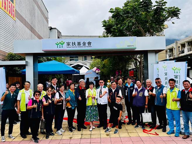 花莲家扶新城服务处今启用，地方各界到场温馨揭幕。（家扶提供／王志伟花莲传真）