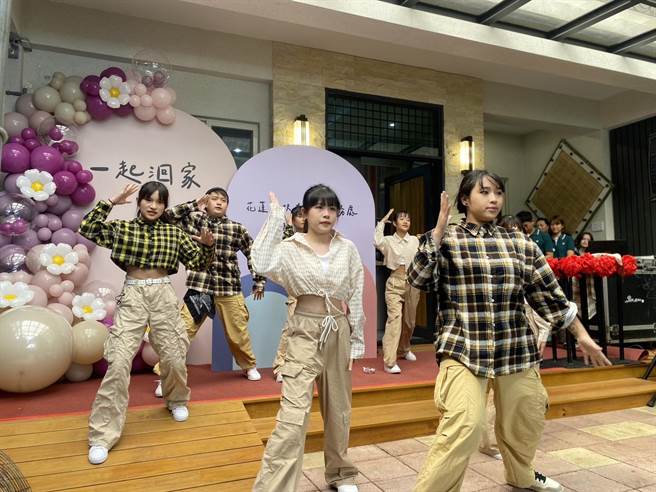 花莲家扶才艺队，孩子活泼舞蹈，为启用典礼揭开序幕。（家扶提供／王志伟花莲传真）