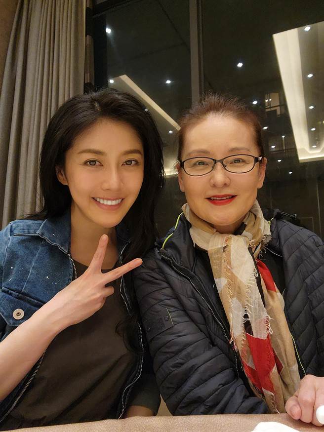 王淑娟（右）认为和韩瑜很有母女缘。（亚乐传播提供）