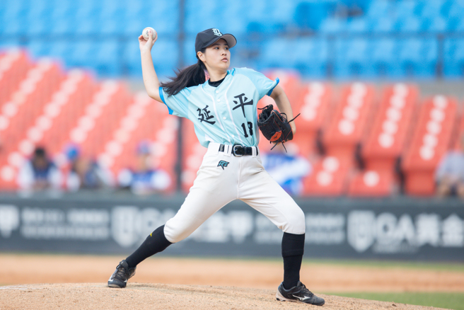 北市延平高中女投手张子文2局登板投出三振。（中华棒协提供）