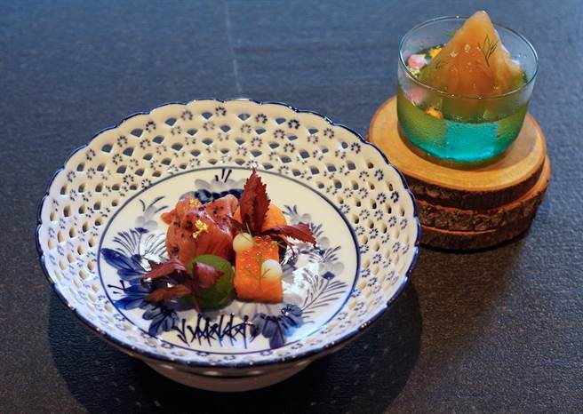 料理「有鱼有肉有菜有果」及调酒「有山有海有茶有境」。（何书青摄）★《中时新闻网》关心您：饮酒过量，有碍健康。酒后不开车，安全有保障！