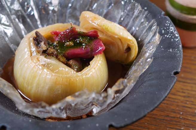 料理「用盐带出甜」。（何书青）