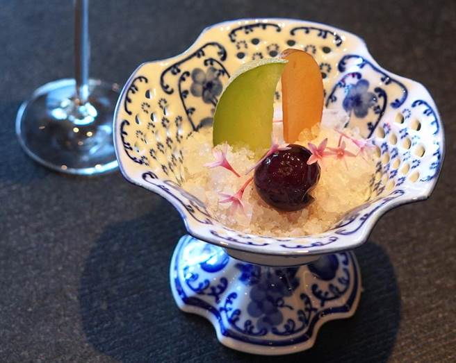 餐后水果「饭后水果店」。（何书青摄）