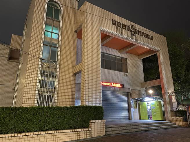 桃园平镇9月底发生2里长因活动中心租借问题发生衝突，甚至遭警方上铐带走的纠纷，不分党派民代都要求建立透明化管理制度。（蔡依珍摄）