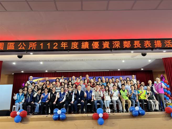 副市长苏俊宾讚每一位邻长不仅是市府的「千里眼、顺风耳」，反应市民的心声，也是市府团队推动市政最重要的左右手。(蔡依珍摄)