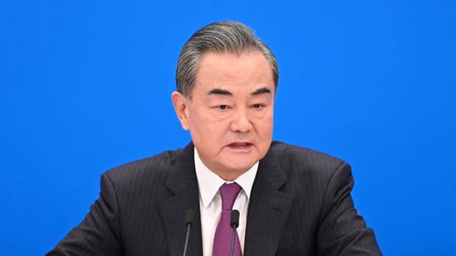 王毅称中美关系止跌回稳，将推动中美关系回到稳定发展轨道。图／新华社