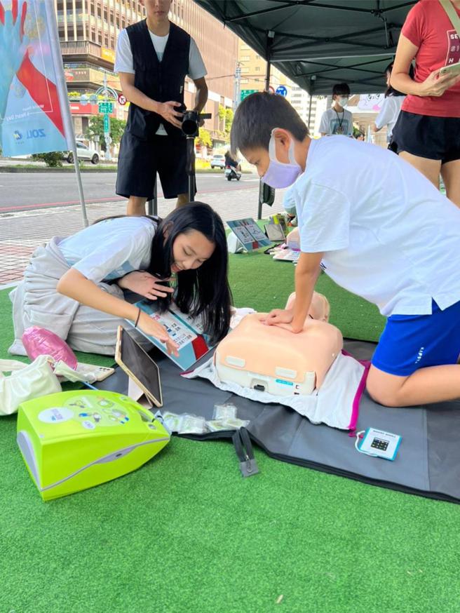 「重啟心臟靠你我閃電CPR挑戰」今日在台中辦理全台首場「世界重啟心臟日」公開倡議活動。圖／業者提供