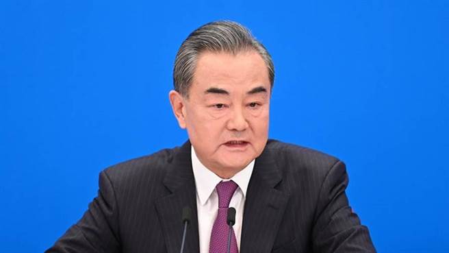 中共中央政治局委员、外交部长王毅（见图）14日与沙乌地阿拉伯外交大臣费瑟通电话。（新华社资料照片）