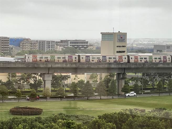 基北北桃和桃竹竹苗通勤票上路以来，各有逾175万和1.2万人次设定，不但让桃园机捷运量倍增、提前2年转亏为盈，桃市区客运搭乘人次也成长13％。(蔡依珍摄)