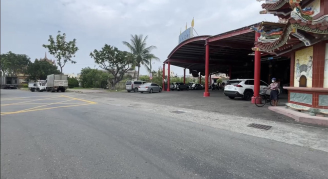 高雄梓官蚵仔寮今（15）日上午7时许一家庙宇附近惊传枪声，冈山警方已经展开调查。（林瑞益翻摄）