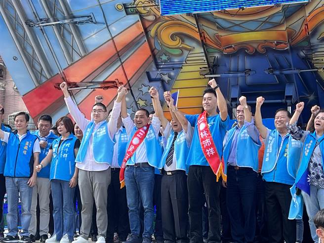 国民党总统参选人侯友宜与基隆立委参选人林沛祥联合竞总成立，侯承诺带领两岸走向和平，与林一同改变基隆，相等分配北北基共同生活圈资源。（蔡宗颖摄）