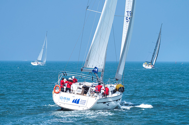 帆船运动是臺湾发展海洋休憩产业，相当重要、且不容小覷的「蓝海经济」。(图片提供/亚果游艇集团)