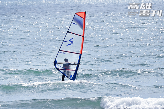 詹正峰重视安全第一，玩帆船运动无论是开放海域或平静水域，都要穿着救生衣，避免发生憾事。(摄影/Carter)