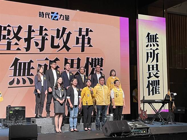 时代力量于今（15）日举办「坚持改革 无所畏惧」8周年党庆暨感恩募款餐会，宣布2024不分区立委提名名单。时代力量主席王婉谕说，区域、不分区目标5席，力拼8席。（蔡雯如摄）