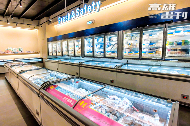 梓官區漁會成立戀戀蚵仔寮品牌，民眾可以透過冷鏈系統，品嚐到蚵仔寮漁港高品質的新鮮海產。(攝影/李瑰嫻)