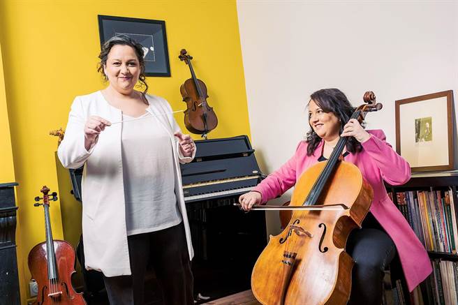 《交响狂花》故事本尊为女指挥家札希雅齐奥尼（ 左）和她双胞胎妹妹大提琴家费图玛。（海鹏提供）