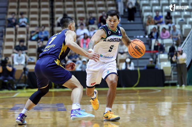 布锐克曼（右）帮助高雄全家海神逆转新北中信特攻。（T1联盟提供）