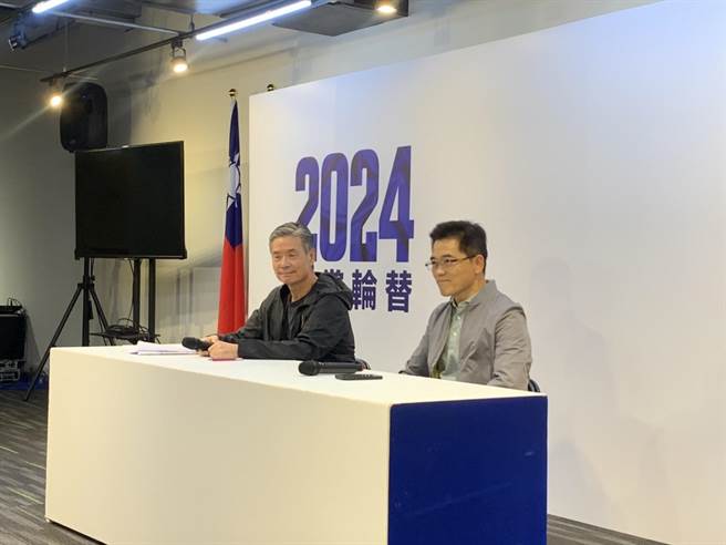 侯办执行长金溥聪与国民党秘书长黄健庭共同召开记者会。（张薷摄）