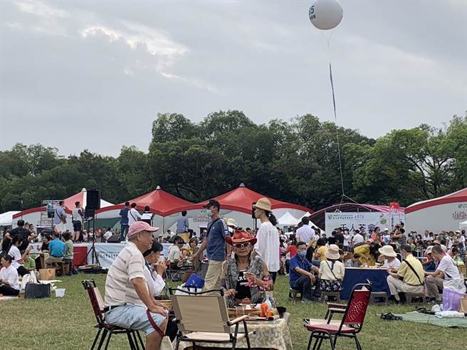 今年千人茶會吸引超過90萬人次前往，創下超過1.7億元好業績。曾雪蒨攝
