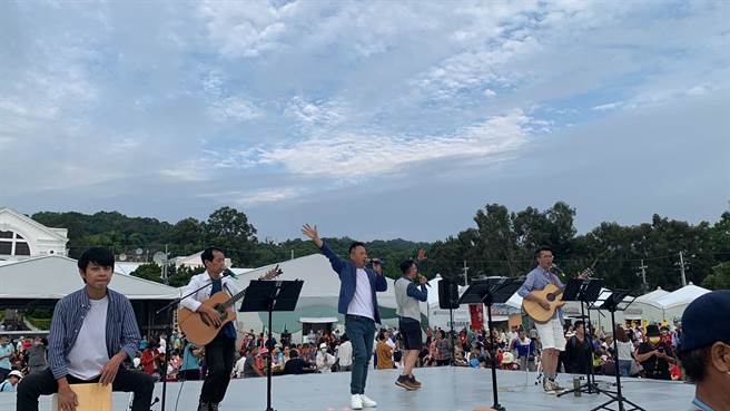 2023年茶博會在千人茶會伴隨民歌演唱會中畫下完美句點。曾雪蒨攝
