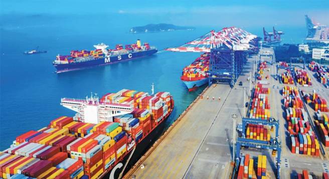 大陆商务部发布首批《国别贸易指南》，为开拓国际市场提供帮助。（观察者网）