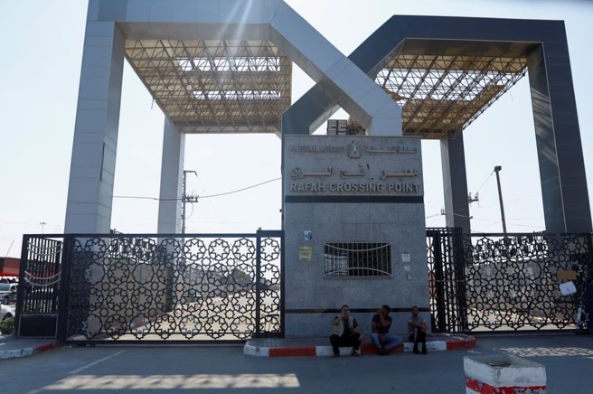 埃及與加薩的拉法關卡持續關閉，人員與物資都不得通過。(圖/路透社)