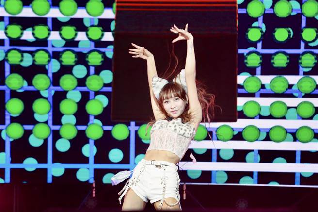 啦啦隊女神林襄今天在市民之夜演出。(台南市政府提供／曹婷婷台南傳真)