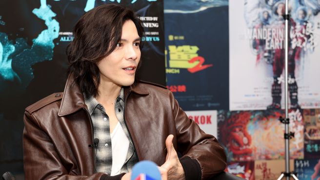 向佐近期積極經營直播帶貨事業。(圖／中新社)