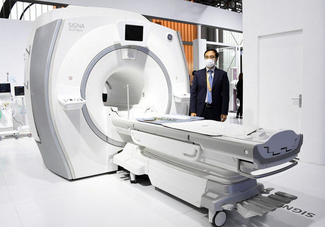 铌共有极佳的超导性能，因此成为粒子加速器和还有核磁共振仪（图）绞线关键元素。（图／新华社）