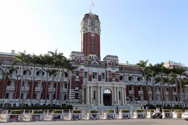 透过此次总统和立委选举机会，国人要追求正义与公平，因此，国民党所负的责任更显得重大，不仅要达成政党轮替，还要立委席次过半。图为总统府。（资料照，黄世麒摄）
