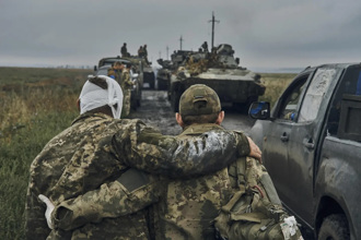 戰爭看不到盡頭 一些烏克蘭男人迴避徵召試圖逃亡  