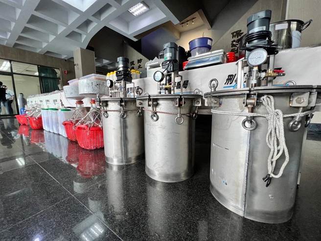 警方破获设在南投埔里的制毒工厂，查扣制毒工具。（警方提供）★《中时新闻网》关心您：保护自己、远离毒品！