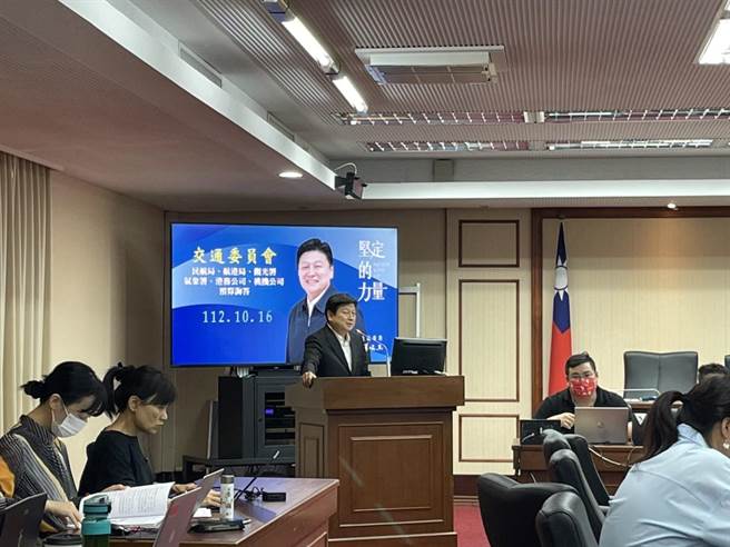 立委傅崑萁要求交通部积极开放陆客来台。（郑郁蓁摄）