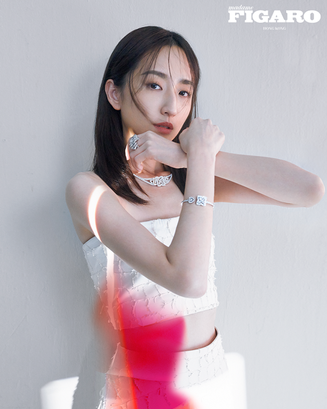 柯佳嬿近日佩戴De Beers珠宝登上《Madame Figaro》香港版时尚杂志封面。（De Beers提供）
