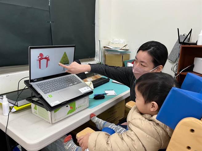 花莲县政府修正县内早疗费用补助相关计画，其中，低收入户交通费每月申请次数明年将从8次提升为10次，单趟费用依户籍地与医疗院所距离，提高至250至450元不等。（花莲县政府提供／罗亦晽花莲传真）