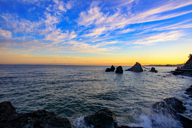 日本三重县1名男子11日开车带着自己4名孩子出门未归，警方15日上午在伊势町的海中寻获男子驾驶的轿车，以及车内5名遗体。（图／Shutterstock）