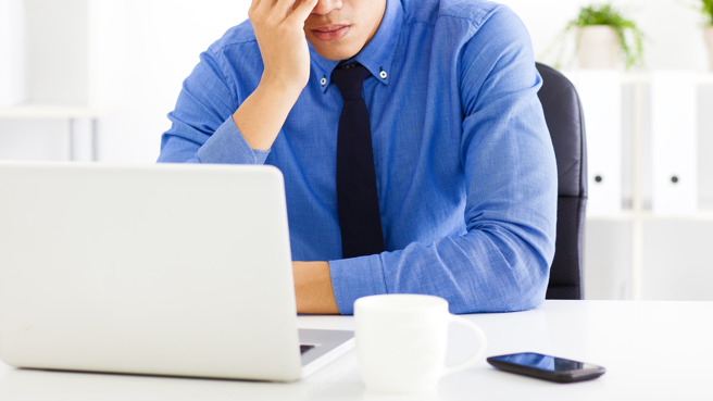 一名在科技業任職的男子，穩定交往的女友家境富裕，他為了面子謊稱父母皆是公務員。（圖／示意圖，達志影像）