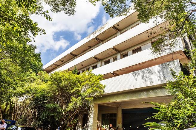 新竹县仁爱之家2栋大楼和餐厅年久失修，县府计画转型为社福产创共融园区。（罗浚滨摄）