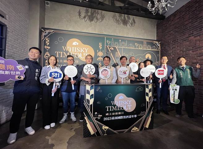 第3屆「台南國際餐酒嘉年華」將於21日、22日在中西區河樂廣場登場。市府宣布，此次活動不但集結逾50家在地美食、佐餐酒、甜品等名店，更邀請來自7國21位國際知名調酒師，與台灣在地200位調酒師共襄盛舉。（洪榮志攝）