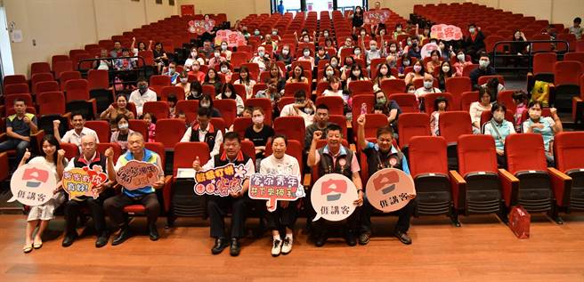 花蓮縣政府鼓勵青年參與客家事務，成立「客家青年服務隊」，期許51名隊員能為客家活動注入年輕活水。（花蓮縣政府提供／羅亦晽花蓮傳真）