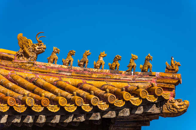 大陸央視紀錄片《我在故宮600年》介紹，紫禁城宮殿的屋頂不生草的原因，是因為定期會有工作人員「上瓦拔草」。(示意圖/達志影像)