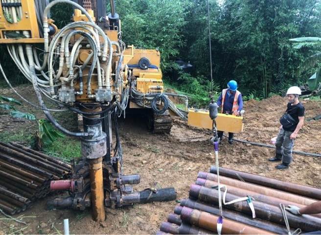 深度180公尺深度的凿井作业施工中。（新北市水利局提供／蔡亚桦新北传真）