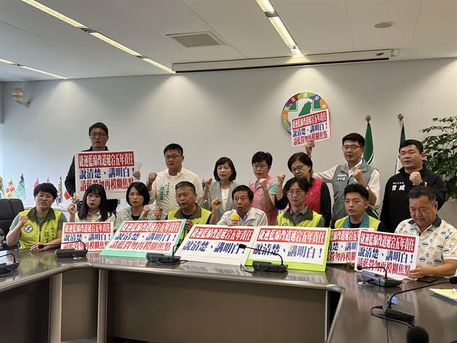 针对国民党团指控前台中市长林佳龙变更路线等争议，台中市议会民进党团开记者会怒指造谣。（林欣仪摄）