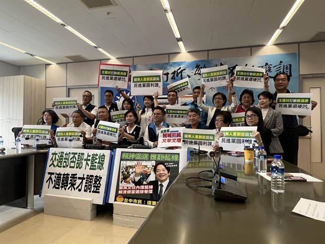 台中捷运蓝线争议，台中市议会国民党团开记者会指变更路线的是前市长林佳龙。（林欣仪摄）