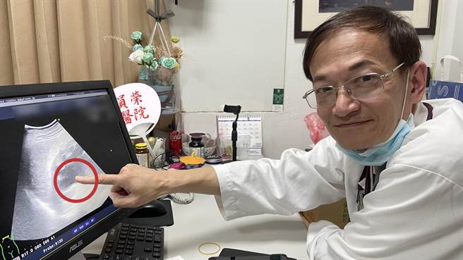 腎臟科主任孫樹俊看診，一查不得了，發現陳男兩顆腎臟都有「水腎」的情況。（員榮醫院提供／吳建輝彰化傳真）