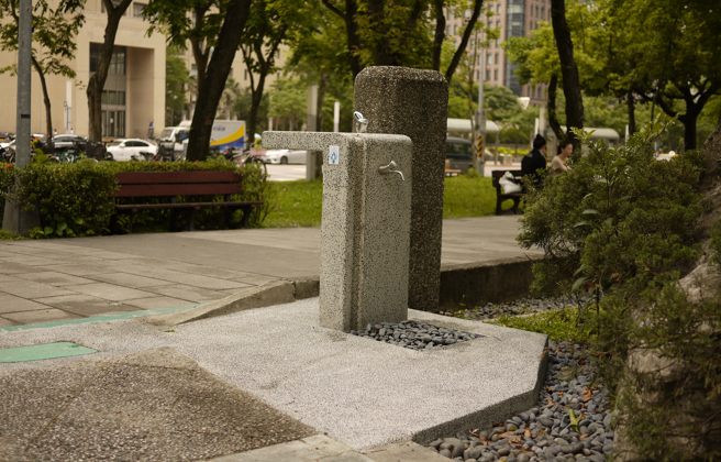 台北自来水直饮台惊现「未来维护纪录」，198处超过2日没人管。松高路至信义路5段直饮机。（图翻摄自台北好水直饮地图官网）