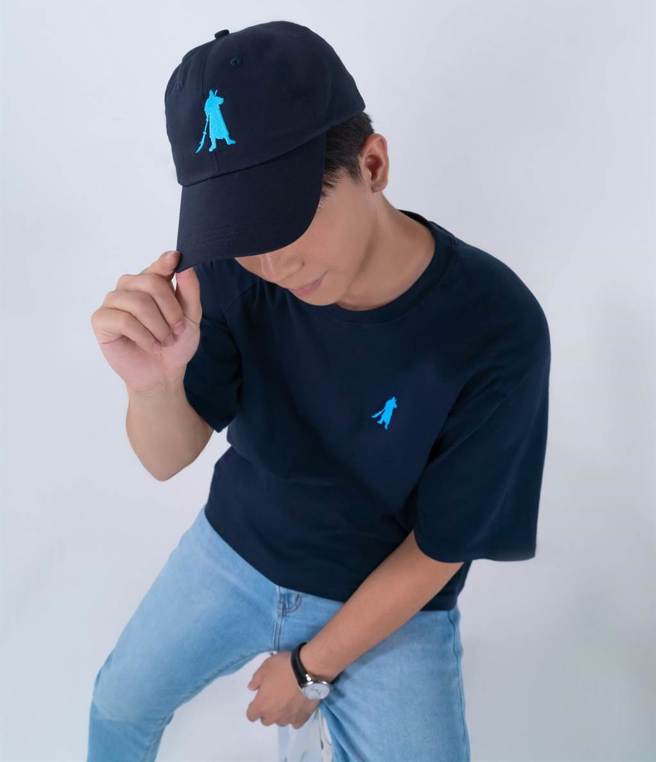 侯友宜推出首波競選小物，關公圖案成招牌。（侯辦提供）